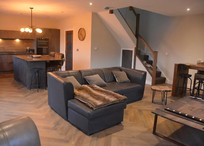 The Bunkhouse - 2 Bedroom Home With Parking