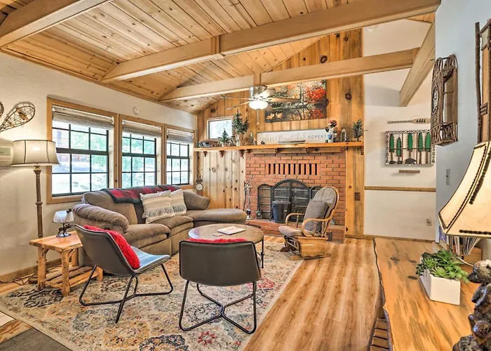 Hot Tub & Deck: Big Bear Gem Near Resorts!