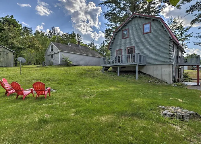 All-Season Sanctuary: Steps To Moosehead Lake