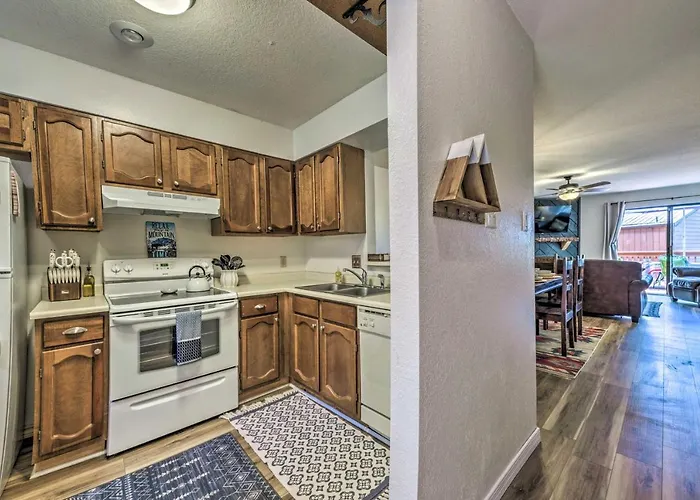 Rustic Ruidoso Retreat Near Shops & Mountains!