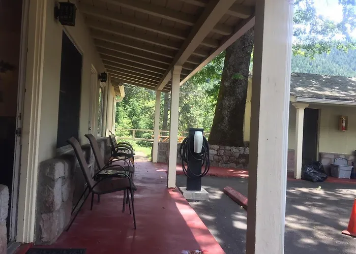 Dunsmuir Lodge