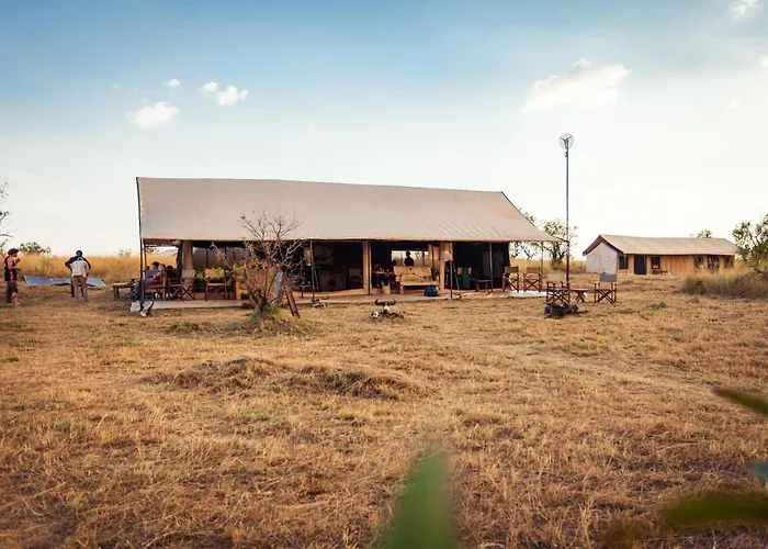 Gnu Mara River Camp