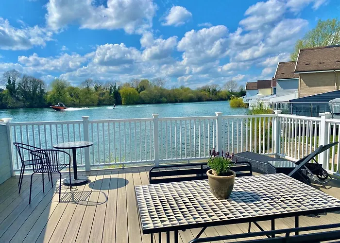 Cotswolds Lakeside Lodge - Nesbitt'S Nest