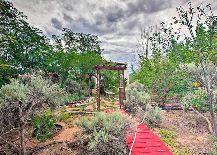 Taos Area Escape On 1.5 Acres: Panoramic Mtn Views