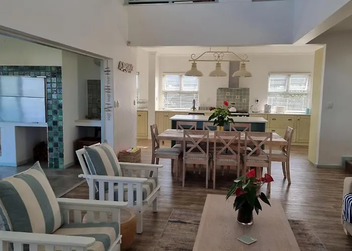 Beautiful Cottage Fantastic Beach