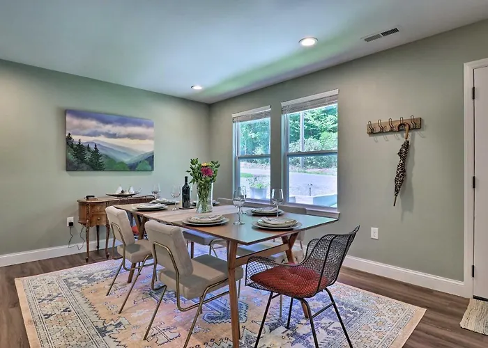 Smoky Mountains Leicester Home W/ Deck!