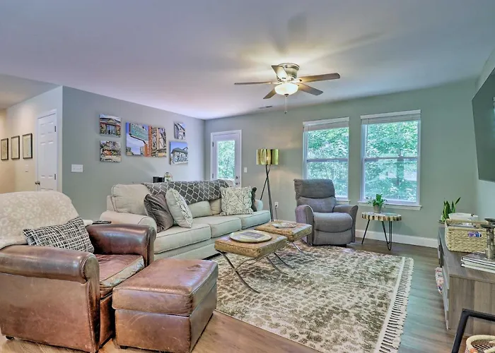 Smoky Mountains Leicester Home W/ Deck!