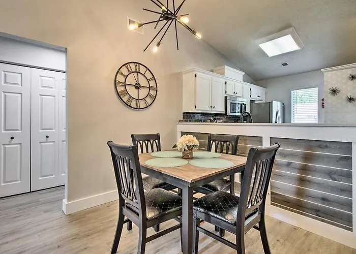Hinesville Condo: Grill, 4 Mi To Fort Stewart