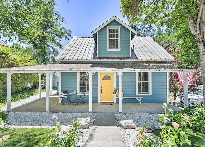 Downtown Nevada City 1900 Victorian Retreat!