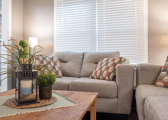 Homey Bungalow Convenient To Marietta And I-75!