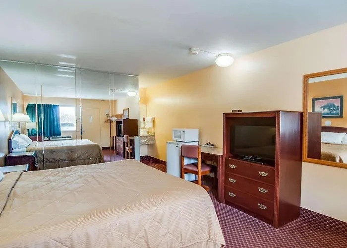 Econo Lodge Near Bluefield College