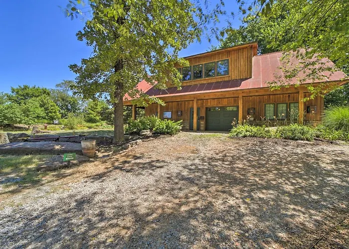 Falling Water Chalet Upper Unit: Near Bike Trails!