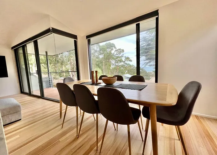 Architect Designed 4 Bedroom With Ocean Views From Every Room