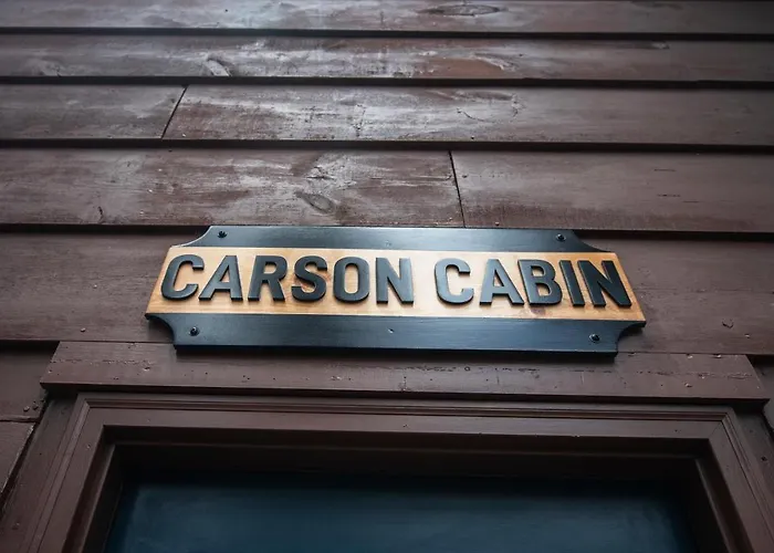 Carson Cabin - King Beds, Mountain Views, Mins To Town