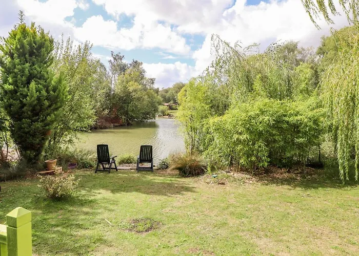 Lakeside Lodge Retreat
