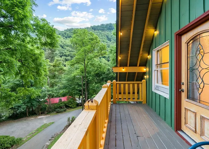 Chimney Rock Chalet Near Lake Lure!