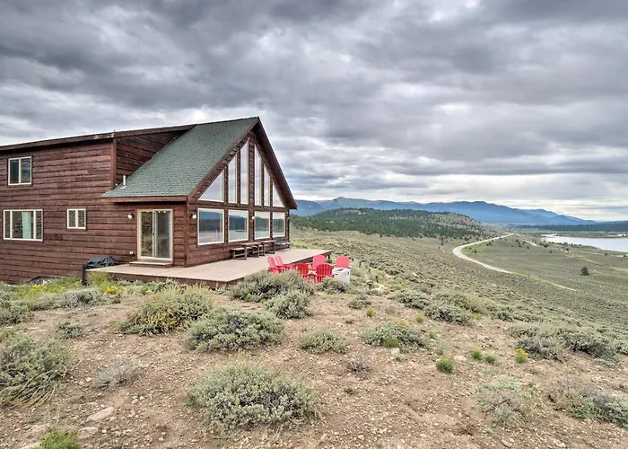 Breathtaking Views: Twin Lakes Retreat W/ Deck