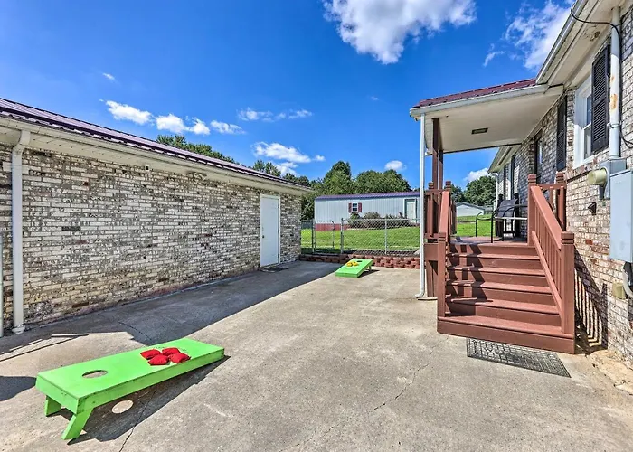 Family-Friendly Sanctuary: Bbq, Patio & Yard