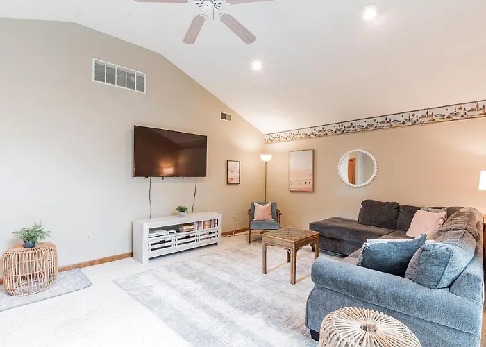 Serene Single Story, Grill, Fire Pit, Fenced Yard And Pet Friendly Stay