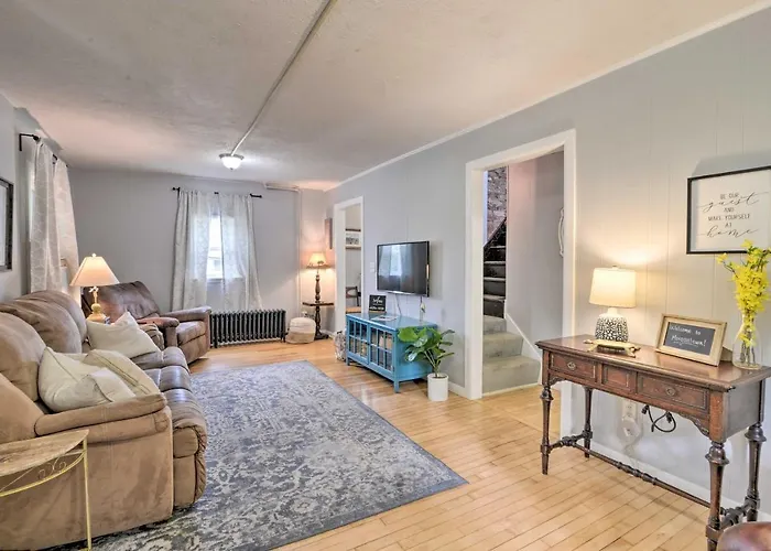 Enchanting Family House W/ Balcony < 3 Mi To Wvu!