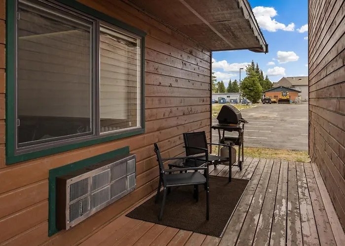 Cozy 1-Bedroom Condo In West Yellowstone, 1 Minute To Park! Little Tuckaway