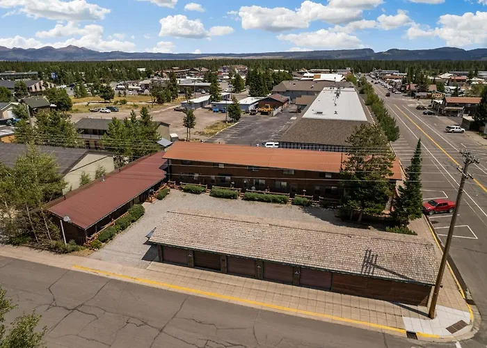 Cozy 1-Bedroom Condo In West Yellowstone, 1 Minute To Park! Little Tuckaway