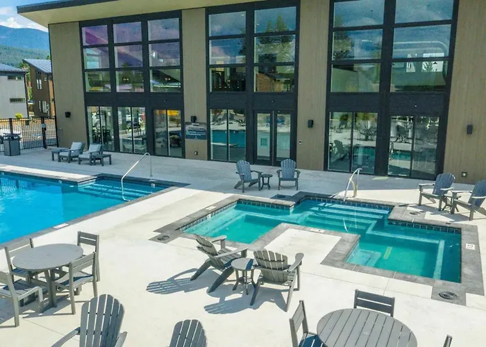 Lux Modern Chalet, Pool & Hot Tub, 10 Mins To The Mountain & Incredible Views