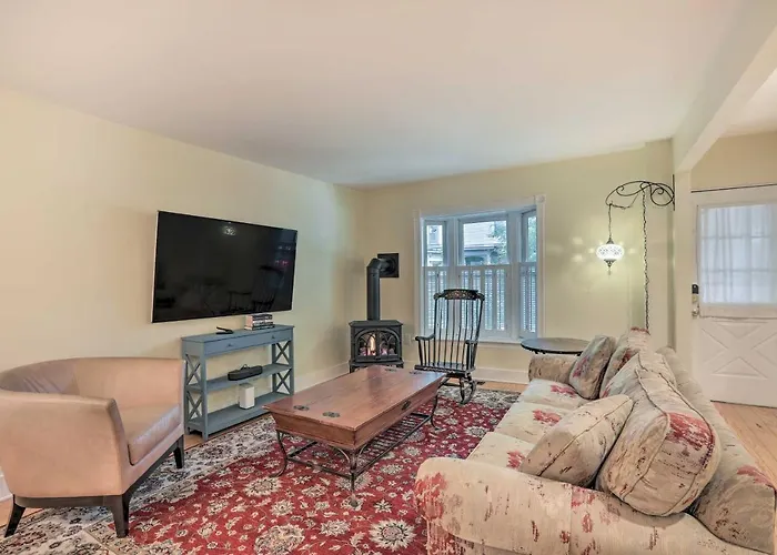 Charming Lambertville Retreat - 1 Mi To River!