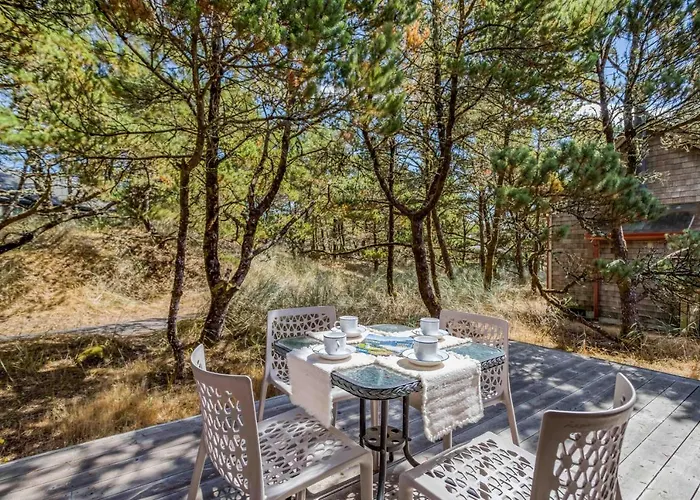 Barefoot Bungalow - Meredith Lodging