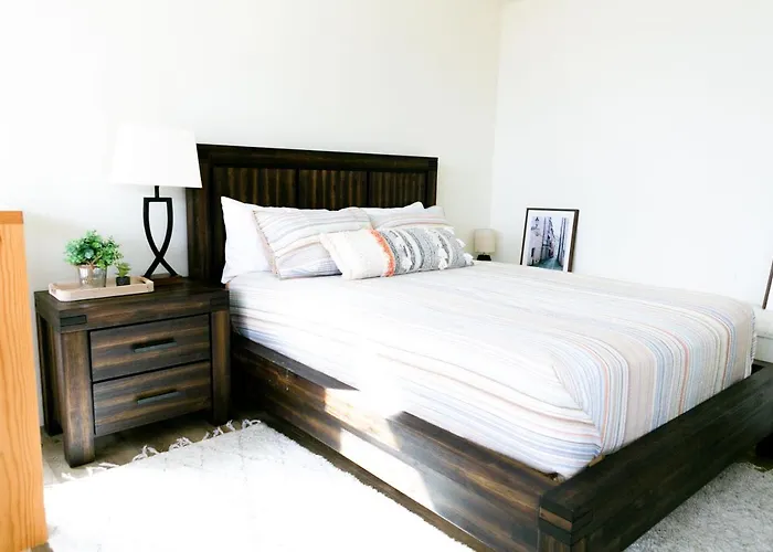 Lux Modern Chalet, Pool & Hot Tub, 10 Mins To The Mountain & Incredible Views