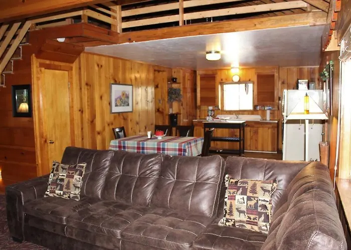 Rustic Chapparal Cabin At Bass Lake Heights
