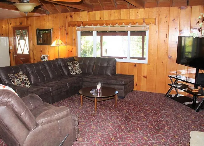 Rustic Chapparal Cabin At Bass Lake Heights