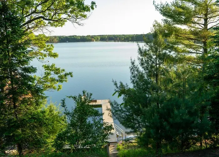 Spacious Lakefront Home 4Br35Ba, Sleeps 12