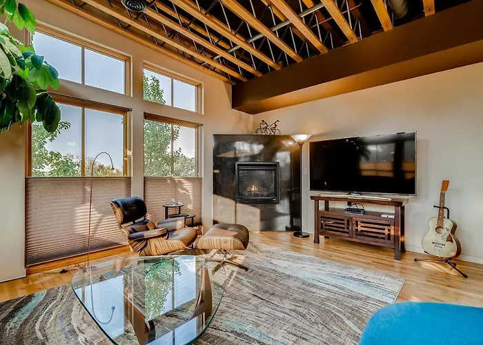 Old Town Loft Oasis With Amazing Rooftop Deck!