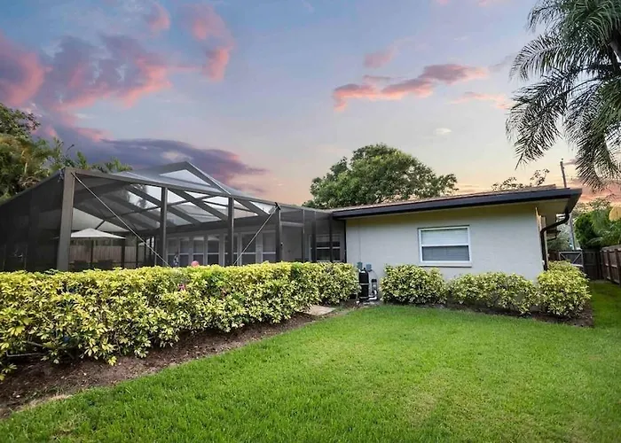 Spacious & Sunny Family Gem - Heated Pool, Firepit And Game Room