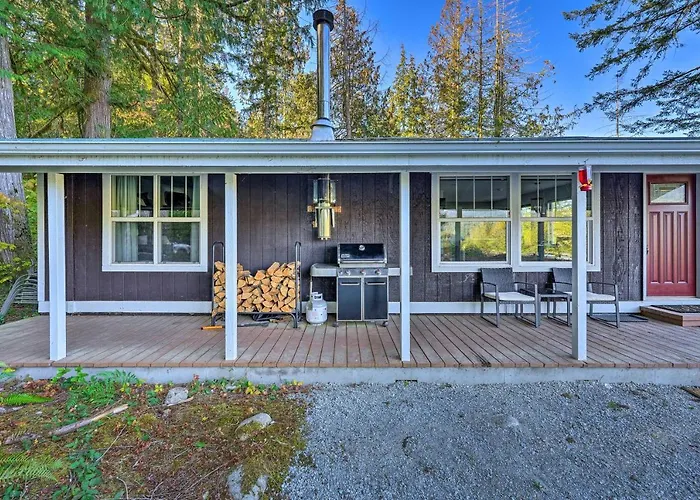 Dreamy Riverside Cabin With Fireplace & Grill