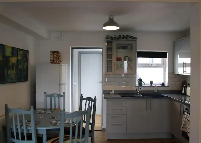 Cosy 3 Bedroom House Close To Beach