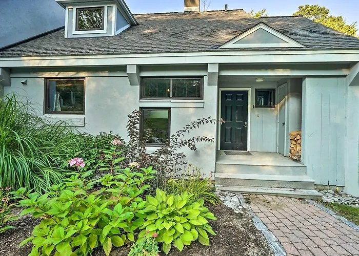 Family-Friendly Stratton Gem Close To Slopes!