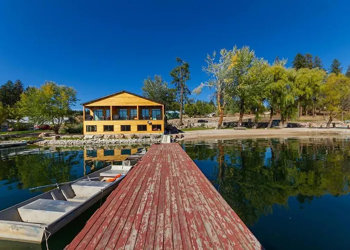 Cozy Duplex Unit - Beautiful Lake Views