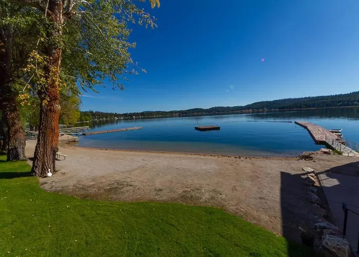 Comfortable Duplex Unit - Beautiful Lake Views