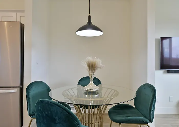 Modern Upstairs Loft - Newly Renovated!