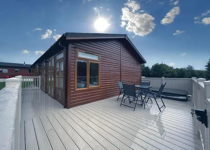 Chestnut Lodge With Hot Tub