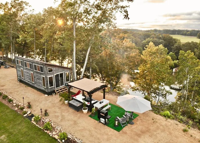 The Gemini-A Dreamy, Waterfront Tiny Cabin