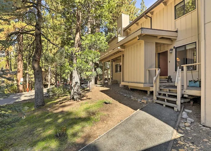 Near Beaches, Skiing & Hiking! Tahoe Mtn Retreat