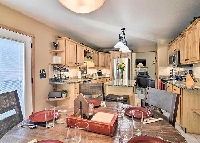 Family-Friendly Home W/ Hot Tub: 1 Mi To Dtwn