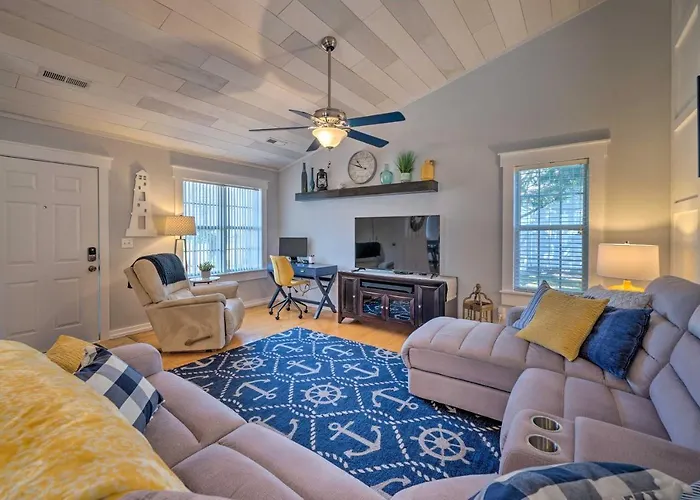 Peaceful Wilmington Home Near Beach & Downtown!