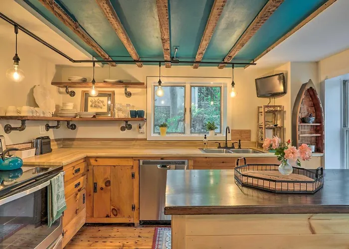 Historic Home In Lambertville: Walk To Bridge