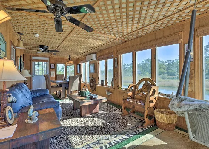 Quaint Chincoteague Island Hideaway W/ 2 Porches!