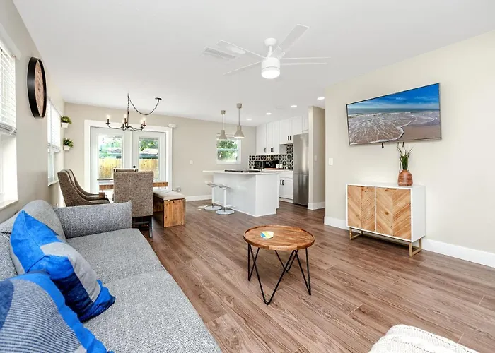 Modern Vacation Home 3Br 1Bth Close To Gulf Beach