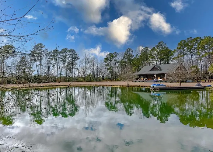 Secluded Lodge 8Acres Hot Tub, Pingpong Pedalboat!